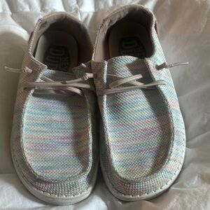 HeyDudes girls sz 4Y.  Like new!  Adorable pastels with muted pink accent.
